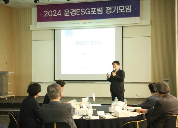 김성한 DGB생명 대표가 지난 19일 서울 서대문구 핀란드타워에서 열린 2024 윤경ESG포럼에서 DGB생명의 지속가능경영에 대해 강연하고 있다.